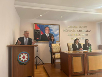 Qarabağ Regional Mədəniyyət İdarəsinin tabeliyində fəaliyyət göstərən Bərdə rayon Heydər Əliyev Mərkəzində 16 mart 2026-cı il tarixində “Heydər Əliyev və milli-mənəvi dəyərlərimiz” mövzusunda tədbir keçirilib.