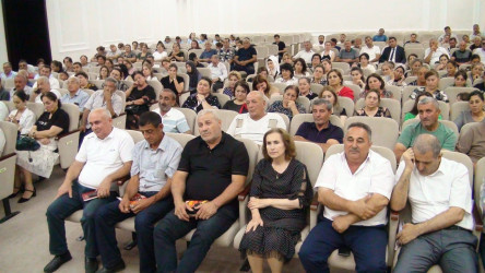 Bərdə rayon Mədəniyyət Mərkəzində I Qarabağ müharibəsinin şəhidi Balıyev Ziyafət Qurban oğlunun 60 illik yubileyi və onun xatirəsinə həsr olunmuş “Od oğlu od içində” kitabının təqdimat mərasimi keçirilib