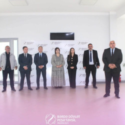 Bərdə Dövlət Peşə Təhsil Mərkəzində "Böyük Qayıdışa dair I Dövlət Proqramı"nın icrası çərçivəsində qısamüddətli peşə təlimlərində iştirak edən keçmiş məcburi köçkünlərə sertifikatlar təqdim edilib