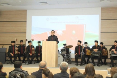 DOST İnklüziv İnkişaf və Yaradıcılıq Mərkəzinin Qarabağ “DOST Evi” şöbəsində Gəncə Dövlət Universitetinin nəzdində fəaliyyət göstərən Regional Kolleclə birgə “Konstitusiya və Suverenlik İli”nə həsr olunmuş tədbir təşkil edilib