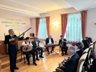 Qarabağ Regional Mədəniyyət İdarəsinin tabeliyində fəaliyyət göstərən Bərdə rayon Heydər Əliyev Mərkəzində 16 mart 2026-cı il tarixində “Heydər Əliyev və milli-mənəvi dəyərlərimiz” mövzusunda tədbir keçirilib.