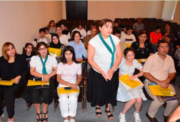 Bərdədə “Könüldə Nur” Kimsəsizlərin və Xüsusi Qayğıya Ehtiyacı Olanların Sosial İnkişafına Dəstək İctimai Birliyi tərəfindən  “Xüsusi qayğıya ehtiyacı olan uşaqların valideynləri üçün maarifləndirmə” layihəsi çərçivəsində  maarifləndirici tədbir təşkil olunub