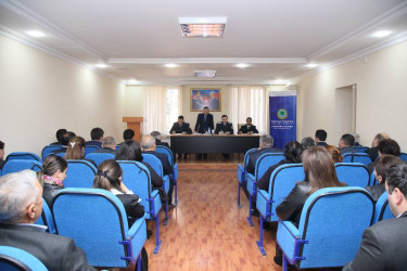 Yevlax regional miqrasiya idarəsi tərəfindən 19.11.2025-ci il tarixdə Bərdə Rayon İcra Hakimiyyətinin inzibati binasında rayon icra hakimiyyətinin vəzifəli şəxslərinin, kənd icra nümayəndələri, bələdiyyə sədrləri, məktəb direktorları və ictimaiyyət nümayəndələrinin iştirakı ilə "Uşaq hüquqları aylığı” çərçivəsində hüquqi maarifləndirmə tədbiri keçirilib.