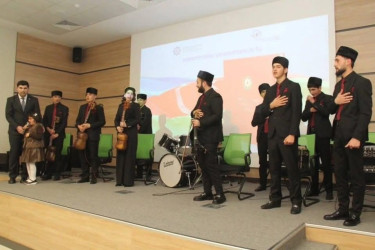 DOST İnklüziv İnkişaf və Yaradıcılıq Mərkəzinin Qarabağ “DOST Evi” şöbəsində Gəncə Dövlət Universitetinin nəzdində fəaliyyət göstərən Regional Kolleclə birgə “Konstitusiya və Suverenlik İli”nə həsr olunmuş tədbir təşkil edilib