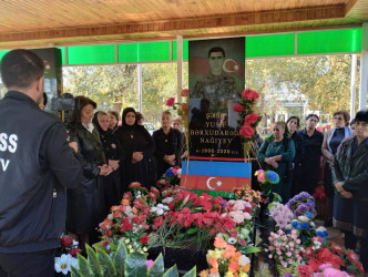 2020-ci il sentyabrın 27-də Ermənistan ordusunun genişmiqyaslı təxribatlarına qarşı başlanan Vətən müharibəsi zamanı qəhrəmancasına həlak olmuş Bərdə rayonundan olan şəhidlərin beşinci ildönümü münasibətilə əziz xatirələri yad olunub, məzarları üzərinə gül dəstələri düzülüb