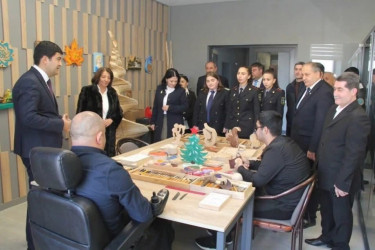 DOST İnklüziv İnkişaf və Yaradıcılıq Mərkəzinin Qarabağ “DOST Evi” şöbəsində Gəncə Dövlət Universitetinin nəzdində fəaliyyət göstərən Regional Kolleclə birgə “Konstitusiya və Suverenlik İli”nə həsr olunmuş tədbir təşkil edilib