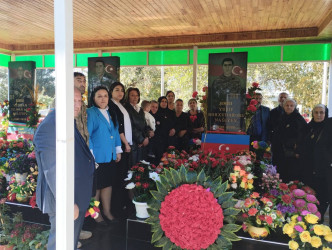 2020-ci il sentyabrın 27-də Ermənistan ordusunun genişmiqyaslı təxribatlarına qarşı başlanan Vətən müharibəsi zamanı qəhrəmancasına həlak olmuş Bərdə rayonundan olan şəhidlərin beşinci ildönümü münasibətilə əziz xatirələri yad olunub, məzarları üzərinə gül dəstələri düzülüb