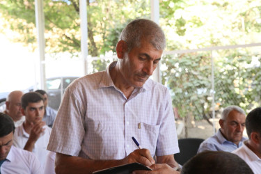 Bərdə rayon İcra Hakimiyyəti başçısının Bayramlı kəndində səyyar qəbul-görüşü keçirilib
