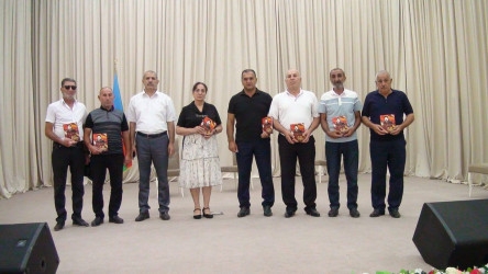 Bərdə rayon Mədəniyyət Mərkəzində I Qarabağ müharibəsinin şəhidi Balıyev Ziyafət Qurban oğlunun 60 illik yubileyi və onun xatirəsinə həsr olunmuş “Od oğlu od içində” kitabının təqdimat mərasimi keçirilib