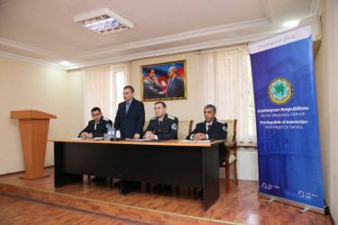 Yevlax regional miqrasiya idarəsi tərəfindən 19.11.2025-ci il tarixdə Bərdə Rayon İcra Hakimiyyətinin inzibati binasında rayon icra hakimiyyətinin vəzifəli şəxslərinin, kənd icra nümayəndələri, bələdiyyə sədrləri, məktəb direktorları və ictimaiyyət nümayəndələrinin iştirakı ilə "Uşaq hüquqları aylığı” çərçivəsində hüquqi maarifləndirmə tədbiri keçirilib.