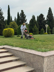 Bərdədə Heydər Əliyev adına park-bulvar ərazisində  yay mövsümü ilə əlaqədar olaraq təmizlik işlərinə başlanılıb