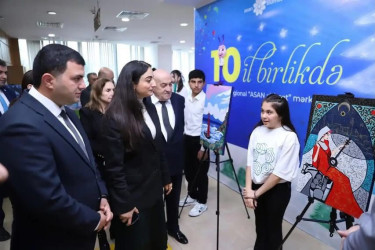 DOST İnklüziv İnkişaf və Yaradıcılıq Mərkəzinin Qarabağ “DOST Evi” şöbəsi və Bərdə regional “ASAN xidmət” mərkəzinin birgə təşkilatçılığı, eləcə də Bərdə Rayon İcra Hakimiyyətinin iştirakı ilə “Hər kəs üçün sənət” adlı sərgi keçirilib