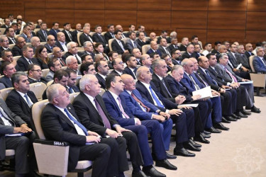 İyunun 24-də Sabirabad rayonunda Azərbaycan Respublikası Prezidentinin 2026-cı il 25 may tarixli Sərəncamı ilə təsdiq edilmiş “Azərbaycan Respublikasında kənd təsərrüfatı, balıqçılıq və akvakultura məhsullarının istehsalı və emalı sahələrinin inkişafına dair 2026–2030-cu illər üçün Dövlət Proqramı”nda pambıqçılıq sahəsində nəzərdə tutulan hədəflərə çatmaq üçün qarşıda duran vəzifələrin müzakirəsi ilə bağlı regional müşavirə keçirilib