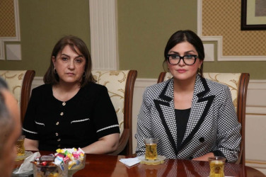 Bərdə Rayon İcra Hakimiyyətinin başçısı ali təhsil müəssisələrinə yüksək balla qəbul olmuş məzunlarla görüşüb