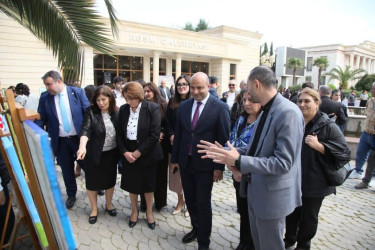 Qarabağ Regional Mədəniyyət İdarəsi Bərdə rayon nümayəndəliyi və Bərdə Rayon İcra Hakimiyyətinin birgə təşkilatçılığı ilə 10.04.2026-cı il tarixində “Əllərdə sehr” adlı sərgi-satış yarmarkası təşkil edilib.