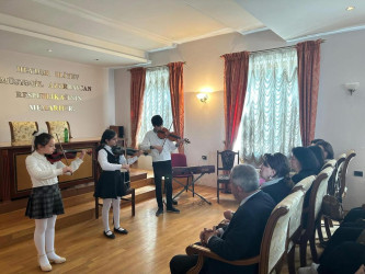 Qarabağ Regional Mədəniyyət İdarəsinin tabeliyində fəaliyyət göstərən Bərdə rayon Heydər Əliyev Mərkəzində 16 mart 2026-cı il tarixində “Heydər Əliyev və milli-mənəvi dəyərlərimiz” mövzusunda tədbir keçirilib.