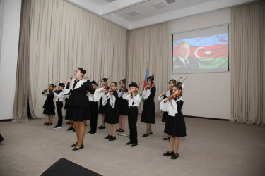 Bərdədə Ümummilli Lider Heydər Əliyevin anadan olmasının 103-cü ildönümünə həsr olunmuş “Müasir müstəqil Azərbaycan dövləti Ulu Öndər Heydər Əliyevin şah əsəridir!” adlı tədbir keçirilib