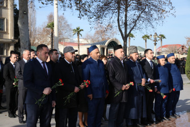 Bərdədə Ümummilli lider Heydər Əliyevin anım günü dərin hüznlə qeyd edilib.