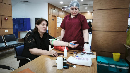 “ASAN Könüllüləri” Təşkilatının və Səhiyyə Nazirliyi Respublika Qan Bankının birgə təşkilatçılığı ilə “Konstitusiya və Suverenlik İli” çərçivəsində Bərdə regional "ASAN xidmət" mərkəzində qanvermə aksiyası baş tutub.