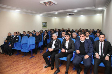 Yevlax regional miqrasiya idarəsi tərəfindən 19.11.2025-ci il tarixdə Bərdə Rayon İcra Hakimiyyətinin inzibati binasında rayon icra hakimiyyətinin vəzifəli şəxslərinin, kənd icra nümayəndələri, bələdiyyə sədrləri, məktəb direktorları və ictimaiyyət nümayəndələrinin iştirakı ilə "Uşaq hüquqları aylığı” çərçivəsində hüquqi maarifləndirmə tədbiri keçirilib.