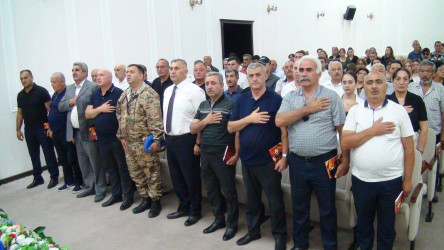 Bərdə rayon Mədəniyyət Mərkəzində I Qarabağ müharibəsinin şəhidi Balıyev Ziyafət Qurban oğlunun 60 illik yubileyi və onun xatirəsinə həsr olunmuş “Od oğlu od içində” kitabının təqdimat mərasimi keçirilib