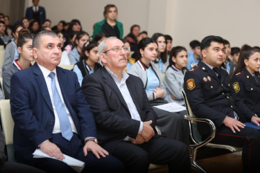 Bərdə şəhər Milli Qəhrəman Elgiz Kərimov adına 4 nömrəli tam orta məktəbdə Bərdə  rayon Polis Şöbəsinin  təşəbbüsü ilə "Narkomaniyaya yox, erkən nikaha qarşı mübarizə" mövzusunda təbliğat xarakterli tədbir keçirilib.