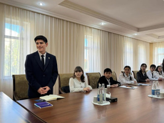 Ailə, Qadın və Uşaq Problemləri üzrə Dövlət Komitəsinin sədri Bahar Muradova Uşaq Səfirlər Məclisinin Bərdə rayonu üzrə nümayəndə və fəalları ilə görüşüb