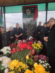 2020-ci il sentyabrın 27-də Ermənistan ordusunun genişmiqyaslı təxribatlarına qarşı başlanan Vətən müharibəsi zamanı qəhrəmancasına həlak olmuş Bərdə rayonundan olan şəhidlərin beşinci ildönümü münasibətilə əziz xatirələri yad olunub, məzarları üzərinə gül dəstələri düzülüb