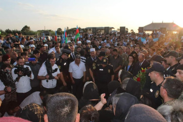 Bərdə şəhidi Məmmədli Namiq Ağəmməd oğlu böyük izdihamla Bəcirəvan kənd qəbirstanlığında torpağa tapşırıldı