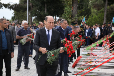 Bərdədə Şəhidlər xiyabanında və Bərdə Terror qurbanları abidəsinin önündə 27 Sentyabr-Anım Gününə həsr olunmuş tədbir keçirilib