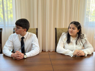 Ailə, Qadın və Uşaq Problemləri üzrə Dövlət Komitəsinin sədri Bahar Muradova Uşaq Səfirlər Məclisinin Bərdə rayonu üzrə nümayəndə və fəalları ilə görüşüb