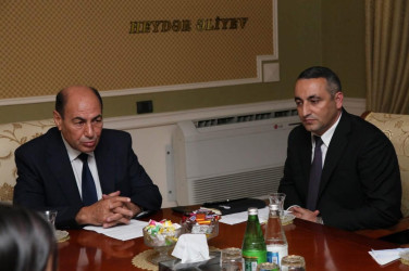 Bərdə Rayon İcra Hakimiyyətinin başçısı ali təhsil müəssisələrinə yüksək balla qəbul olmuş məzunlarla görüşüb