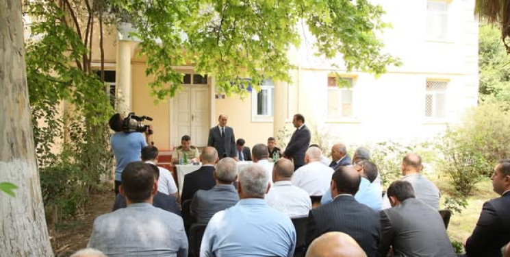 Bərdə rayon İcra Hakimiyyəti başçısının Qaradağlı kəndində səyyar qəbul-görüşü keçirilib