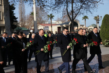 Bərdədə Ümummilli lider Heydər Əliyevin anım günü dərin hüznlə qeyd edilib.