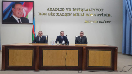 Bərdə rayonunda dövlət qulluqçularının xidməti fəaliyyətinin qiymətləndirilməsi və dövlət qulluğu sahəsində beynəlxalq təcrübə mübadiləsinin genişləndirilməsi mövzusunda tədbir keçirilmişdir