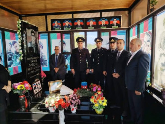 2020-ci il sentyabrın 27-də Ermənistan ordusunun genişmiqyaslı təxribatlarına qarşı başlanan Vətən müharibəsi zamanı qəhrəmancasına həlak olmuş Bərdə rayonundan olan şəhidlərin beşinci ildönümü münasibətilə əziz xatirələri yad olunub, məzarları üzərinə gül dəstələri düzülüb