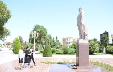 YAP Bərdə rayon təşkilatı "Konstitusiya və Suverenlik İli" çərçivəsində "Ölkəmizdə tərəqqinin başlanğıcı -56" adlı tədbir keçirib.