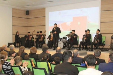 DOST İnklüziv İnkişaf və Yaradıcılıq Mərkəzinin Qarabağ “DOST Evi” şöbəsində Gəncə Dövlət Universitetinin nəzdində fəaliyyət göstərən Regional Kolleclə birgə “Konstitusiya və Suverenlik İli”nə həsr olunmuş tədbir təşkil edilib