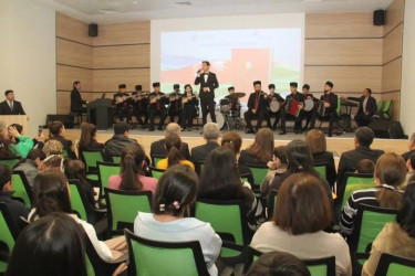 DOST İnklüziv İnkişaf və Yaradıcılıq Mərkəzinin Qarabağ “DOST Evi” şöbəsində Gəncə Dövlət Universitetinin nəzdində fəaliyyət göstərən Regional Kolleclə birgə “Konstitusiya və Suverenlik İli”nə həsr olunmuş tədbir təşkil edilib