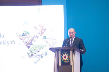 İyunun 24-də Sabirabad rayonunda Azərbaycan Respublikası Prezidentinin 2026-cı il 25 may tarixli Sərəncamı ilə təsdiq edilmiş “Azərbaycan Respublikasında kənd təsərrüfatı, balıqçılıq və akvakultura məhsullarının istehsalı və emalı sahələrinin inkişafına dair 2026–2030-cu illər üçün Dövlət Proqramı”nda pambıqçılıq sahəsində nəzərdə tutulan hədəflərə çatmaq üçün qarşıda duran vəzifələrin müzakirəsi ilə bağlı regional müşavirə keçirilib