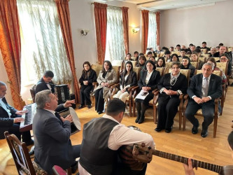 Qarabağ Regional Mədəniyyət İdarəsinin tabeliyində fəaliyyət göstərən Bərdə rayon Heydər Əliyev Mərkəzində 16 mart 2026-cı il tarixində “Heydər Əliyev və milli-mənəvi dəyərlərimiz” mövzusunda tədbir keçirilib.