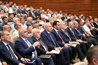 İyunun 24-də Sabirabad rayonunda Azərbaycan Respublikası Prezidentinin 2026-cı il 25 may tarixli Sərəncamı ilə təsdiq edilmiş “Azərbaycan Respublikasında kənd təsərrüfatı, balıqçılıq və akvakultura məhsullarının istehsalı və emalı sahələrinin inkişafına dair 2026–2030-cu illər üçün Dövlət Proqramı”nda pambıqçılıq sahəsində nəzərdə tutulan hədəflərə çatmaq üçün qarşıda duran vəzifələrin müzakirəsi ilə bağlı regional müşavirə keçirilib
