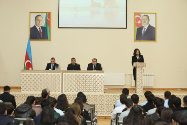 Bərdə şəhər Milli Qəhrəman Elgiz Kərimov adına 4 nömrəli tam orta məktəbdə Bərdə  rayon Polis Şöbəsinin  təşəbbüsü ilə "Narkomaniyaya yox, erkən nikaha qarşı mübarizə" mövzusunda təbliğat xarakterli tədbir keçirilib.