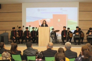 DOST İnklüziv İnkişaf və Yaradıcılıq Mərkəzinin Qarabağ “DOST Evi” şöbəsində Gəncə Dövlət Universitetinin nəzdində fəaliyyət göstərən Regional Kolleclə birgə “Konstitusiya və Suverenlik İli”nə həsr olunmuş tədbir təşkil edilib