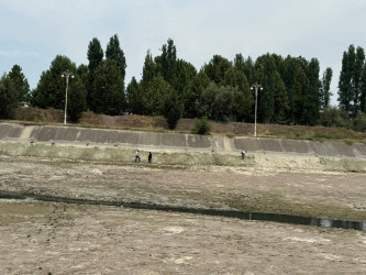 Bərdədə Heydər Əliyev adına park-bulvar ərazisində  yay mövsümü ilə əlaqədar olaraq təmizlik işlərinə başlanılıb