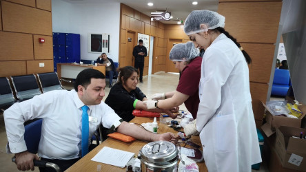 “ASAN Könüllüləri” Təşkilatının və Səhiyyə Nazirliyi Respublika Qan Bankının birgə təşkilatçılığı ilə “Konstitusiya və Suverenlik İli” çərçivəsində Bərdə regional "ASAN xidmət" mərkəzində qanvermə aksiyası baş tutub.